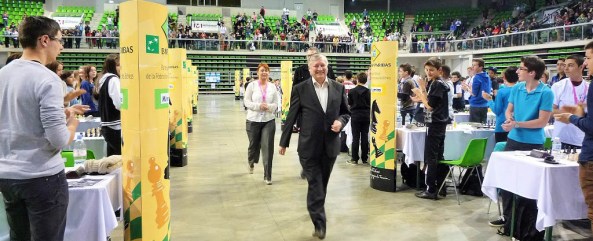 Anatoly_Karpov_ovation