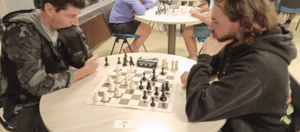 Robin versus Hugo L.